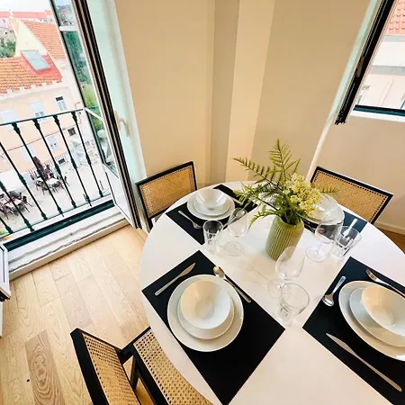 Lisbon Pink House Beautiful 2 Bedroom Flat In City Center Exterior photo