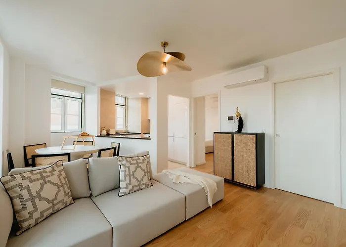 Lisbon Pink House Beautiful 2 Bedroom Flat In City Center