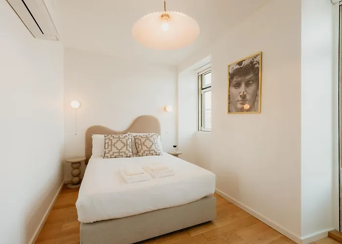 Lisbon Pink House Beautiful 2 Bedroom Flat In City Center